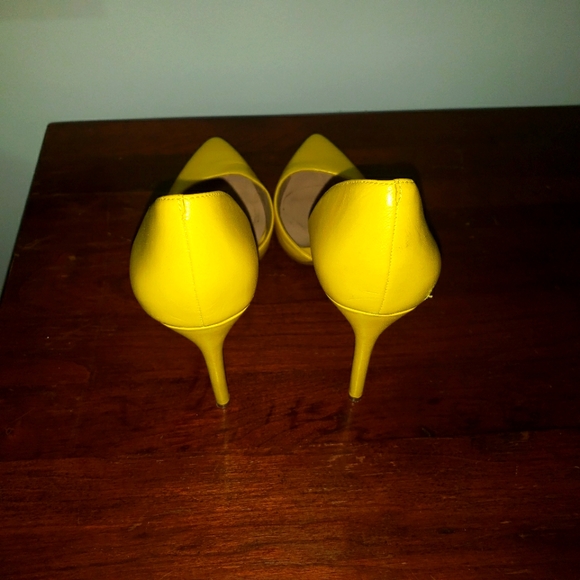 Yellow pump - Picture 2 of 9